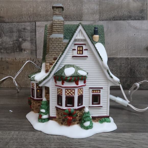 Dept 56 Christmas Homecoming At Havenport Lighted Holiday Set - Picture 8 of 11